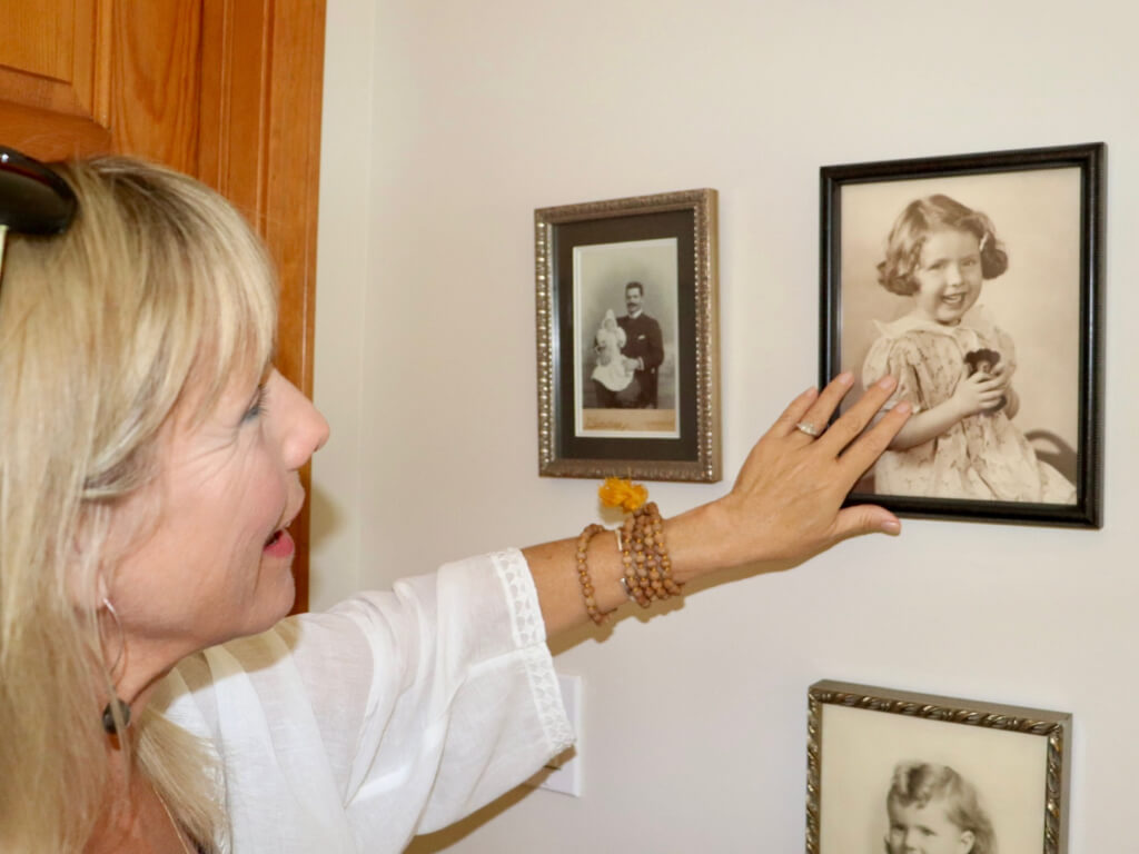 Regan pointing to a photo of her mother